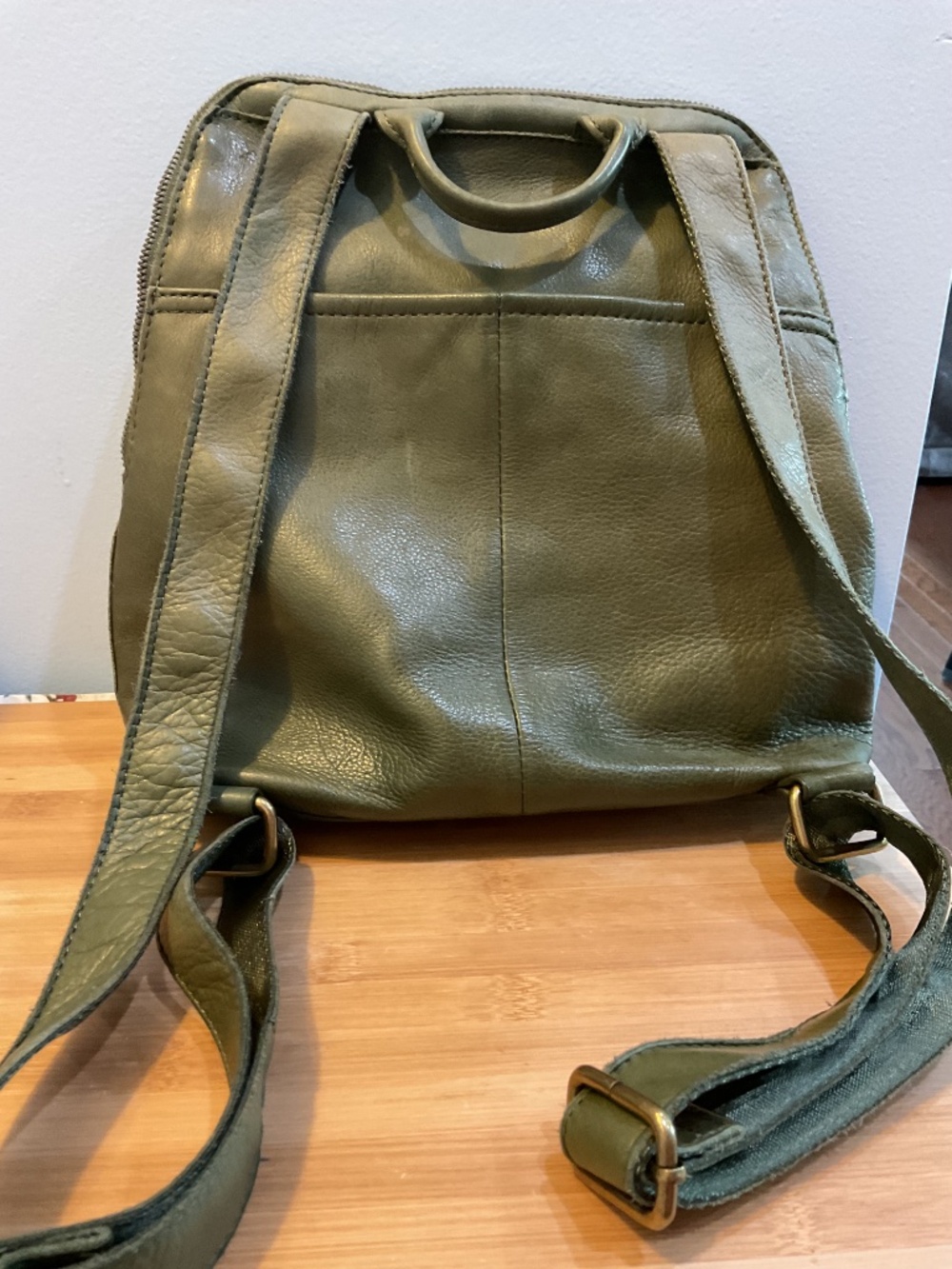 American Leather Co. “Cleveland” backpack/purse. Green “Chive” leather - Picture 5 of 6
